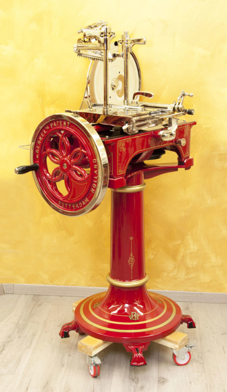 Berkel slicing machine model L produced for the Italian market