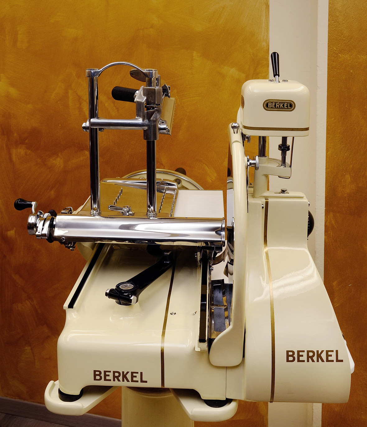 Berkel slicing machine model 9H ivory